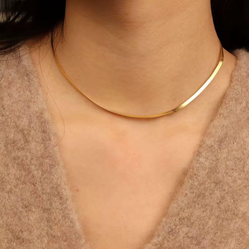 Liner Necklace