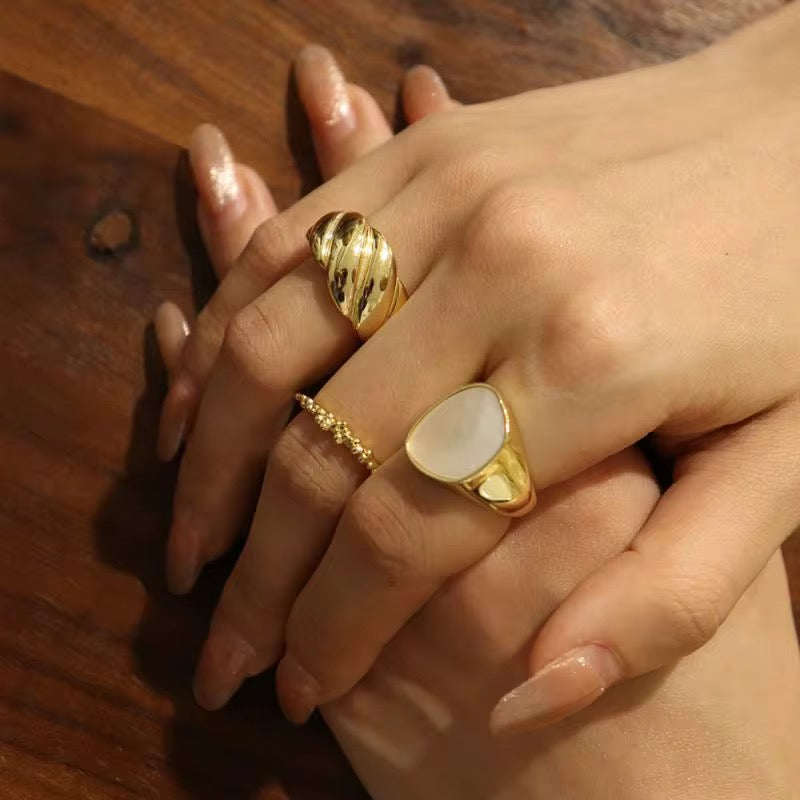 Louve Shell Ring