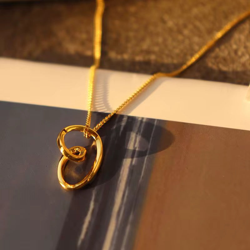 Curvaceous Necklace