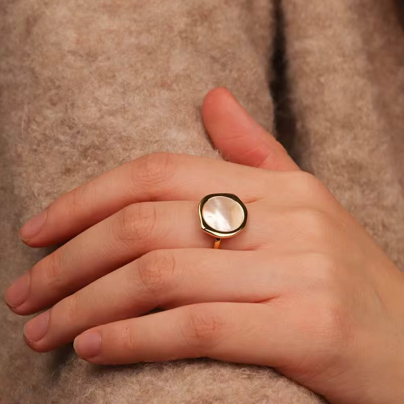 Rosa Shell Ring