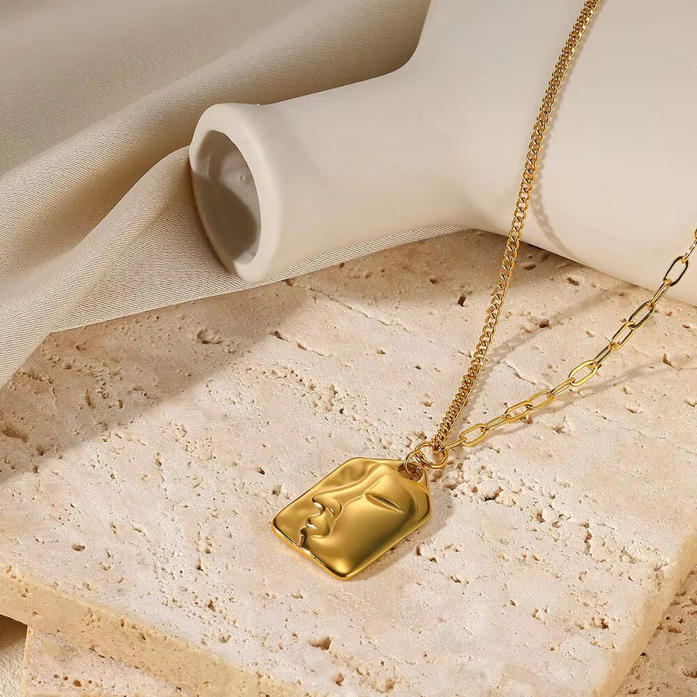 Face it Necklace