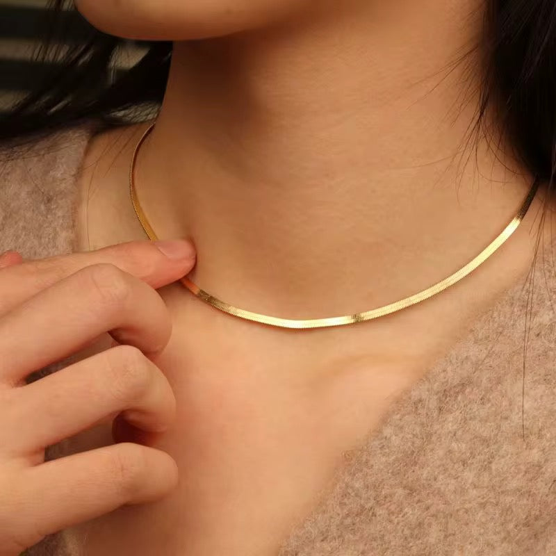 Liner Necklace
