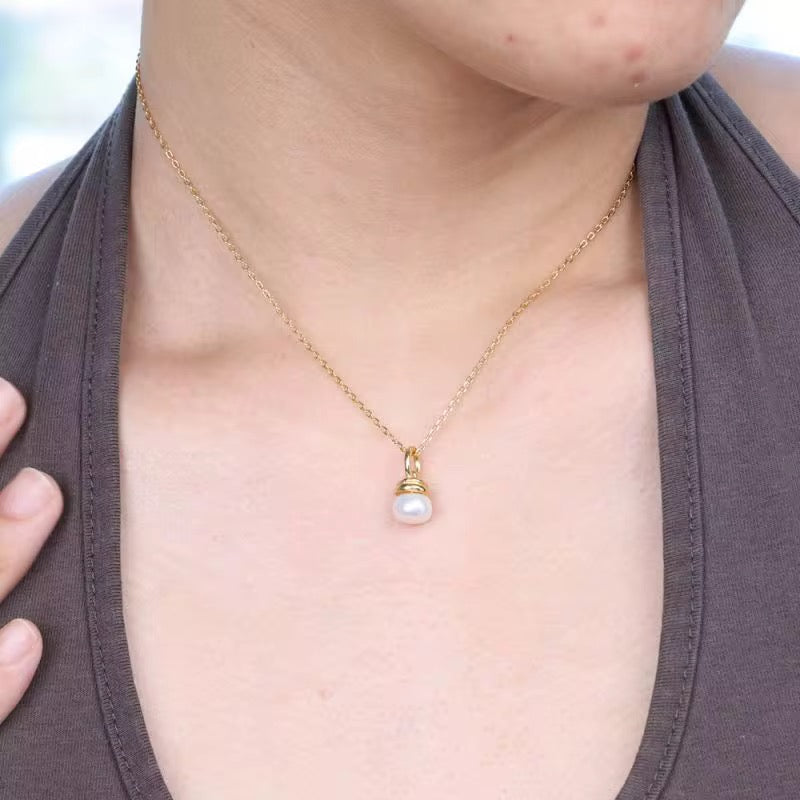 Falcon Pearl Necklace