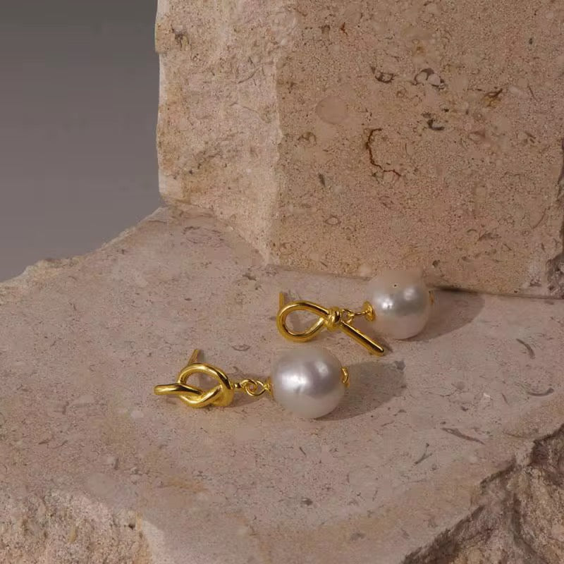So Knot Pearl Dangle