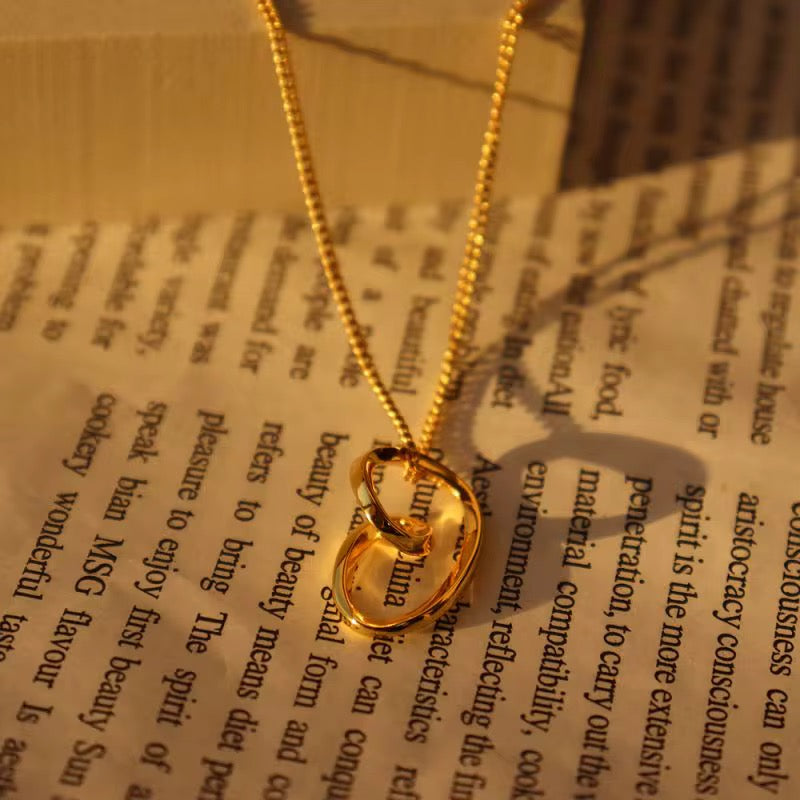 Curvaceous Necklace