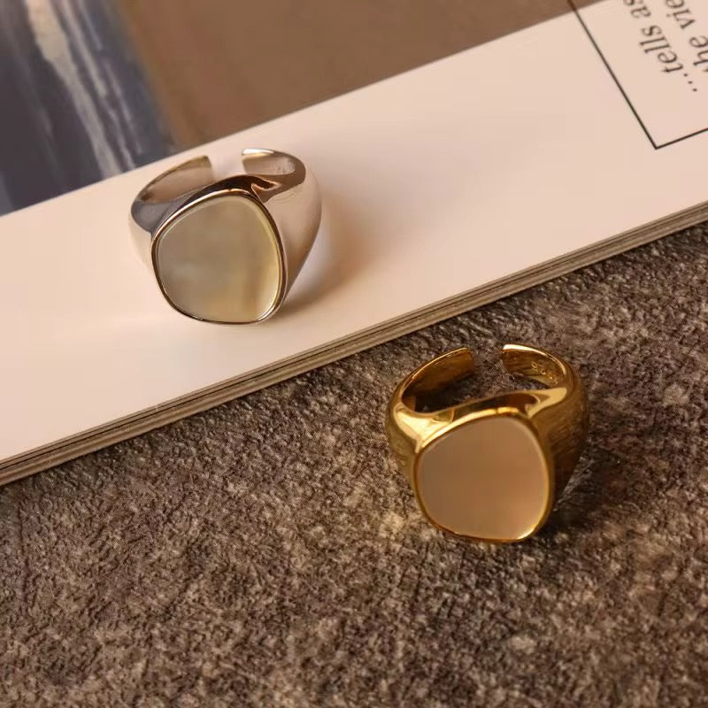 Louve Shell Ring