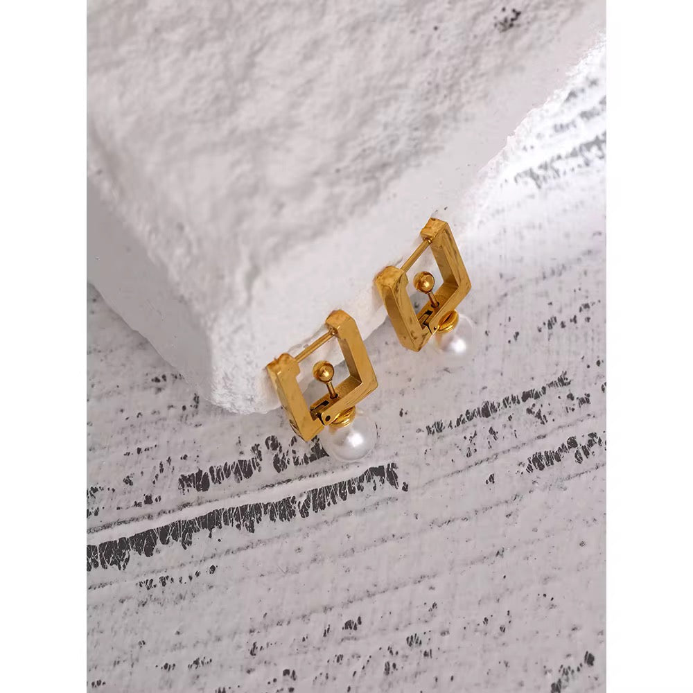 Maelis Pearl Earrings