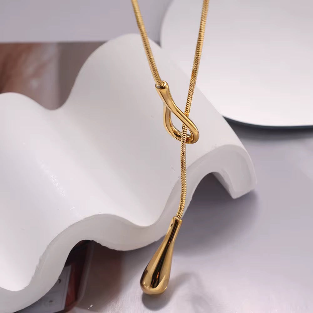 Aira Lariat Necklace