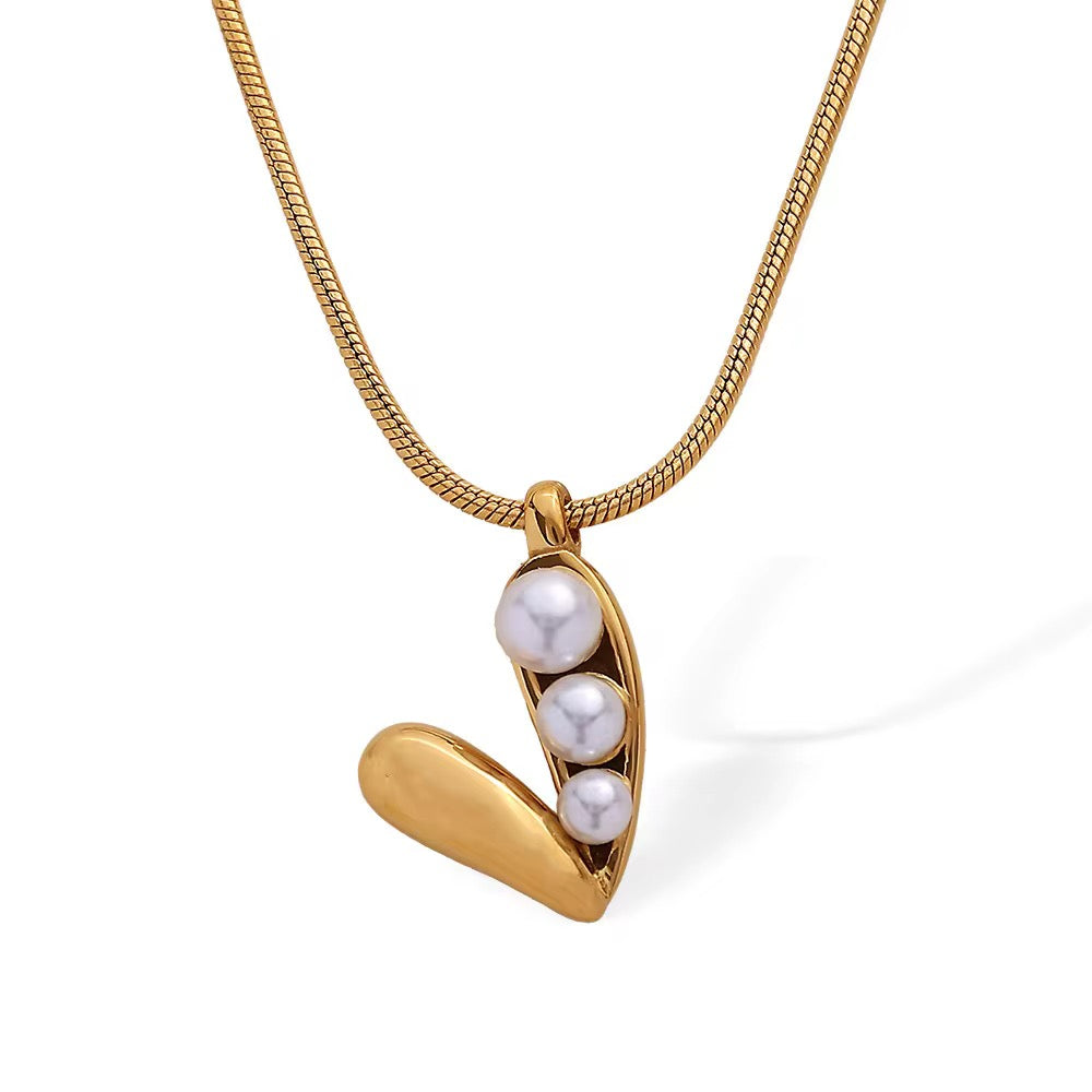 Raya Pearl Necklace