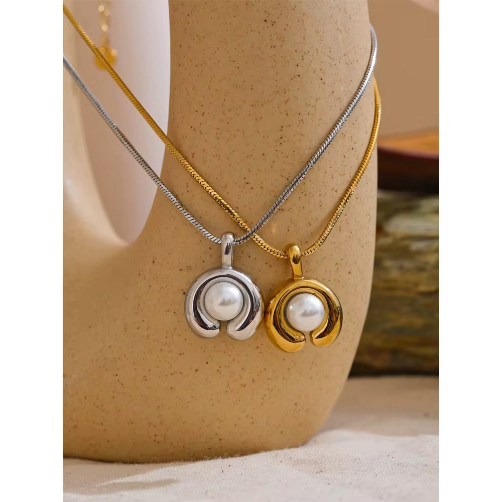 Vanya Pearl Necklace