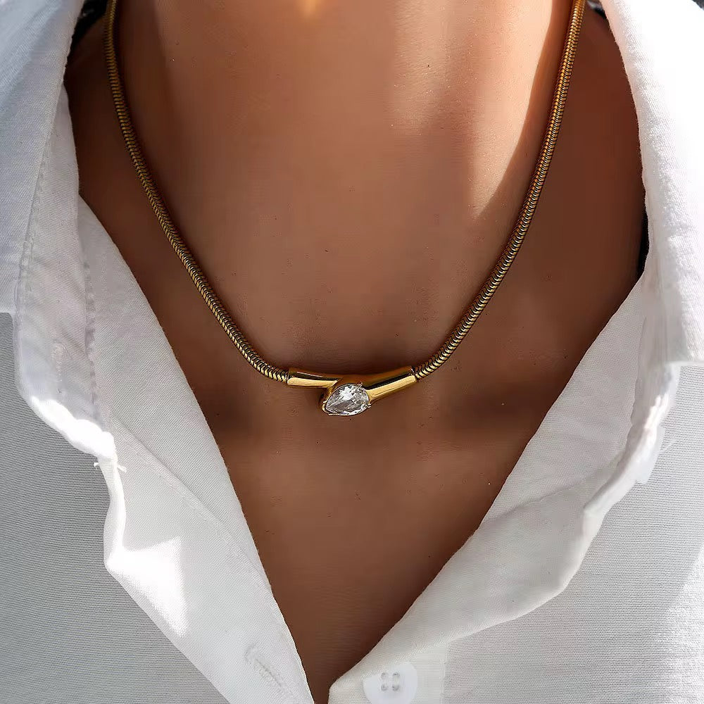 Glowe Necklace