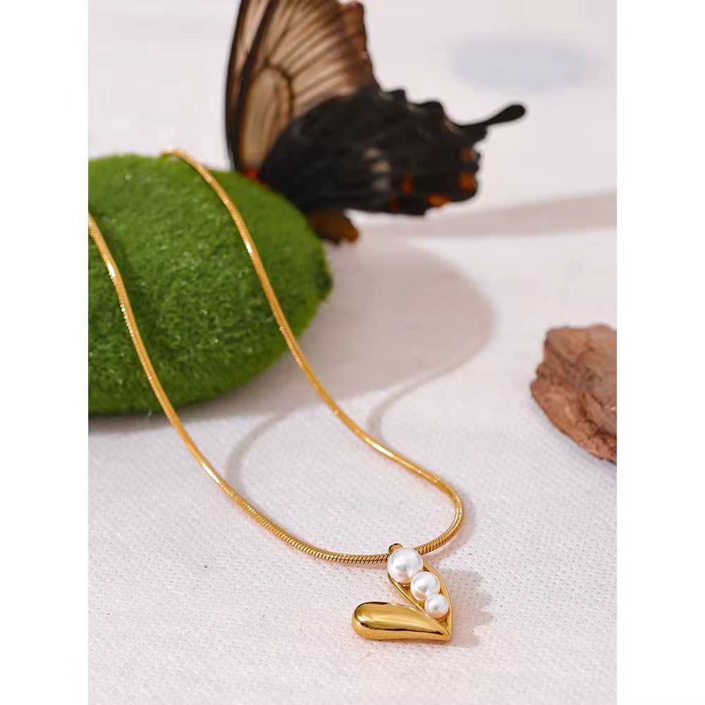 Raya Pearl Necklace