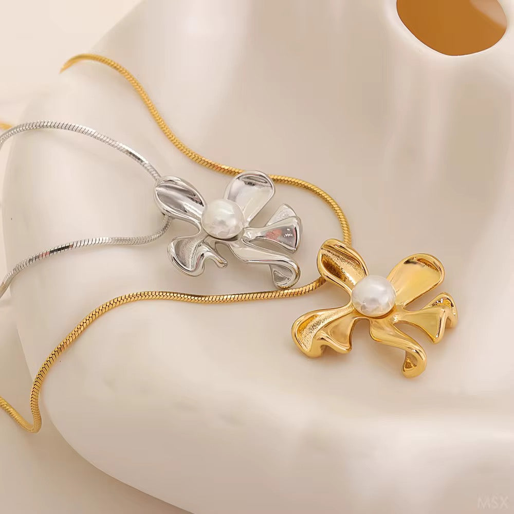 Alaya Pearl Necklace