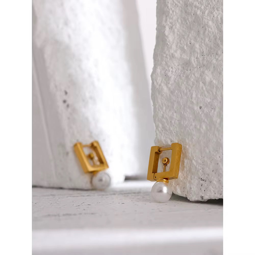 Maelis Pearl Earrings