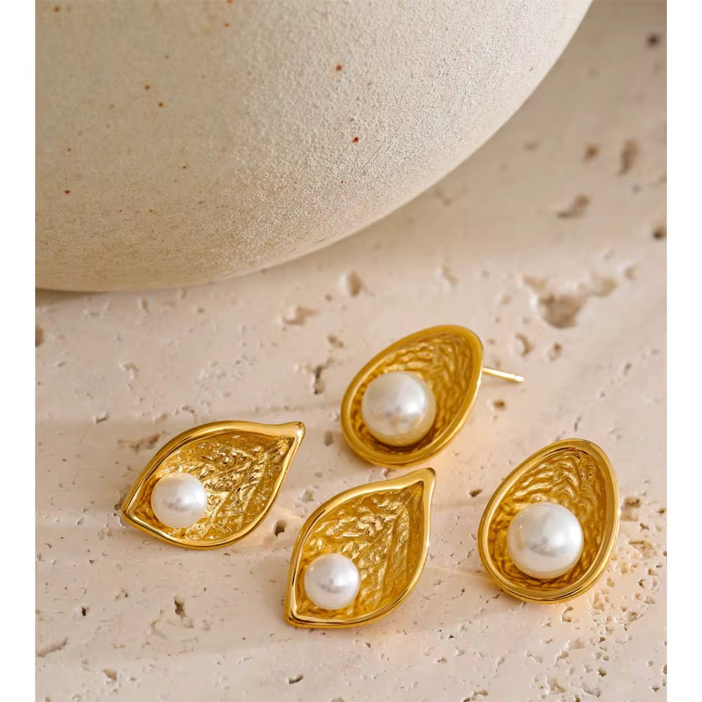 Lustre Pearl Necklace