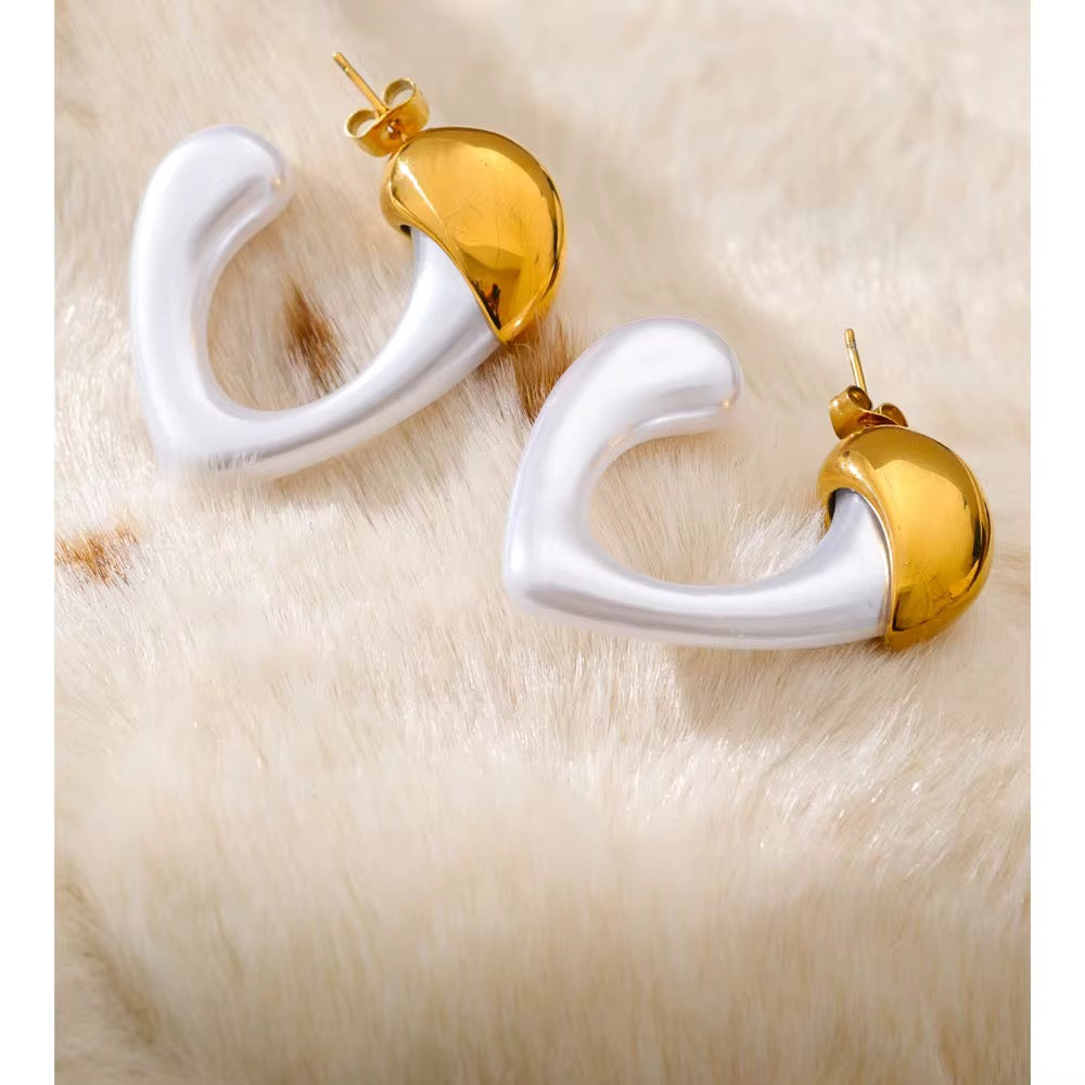 Amoura Pearl Necklace