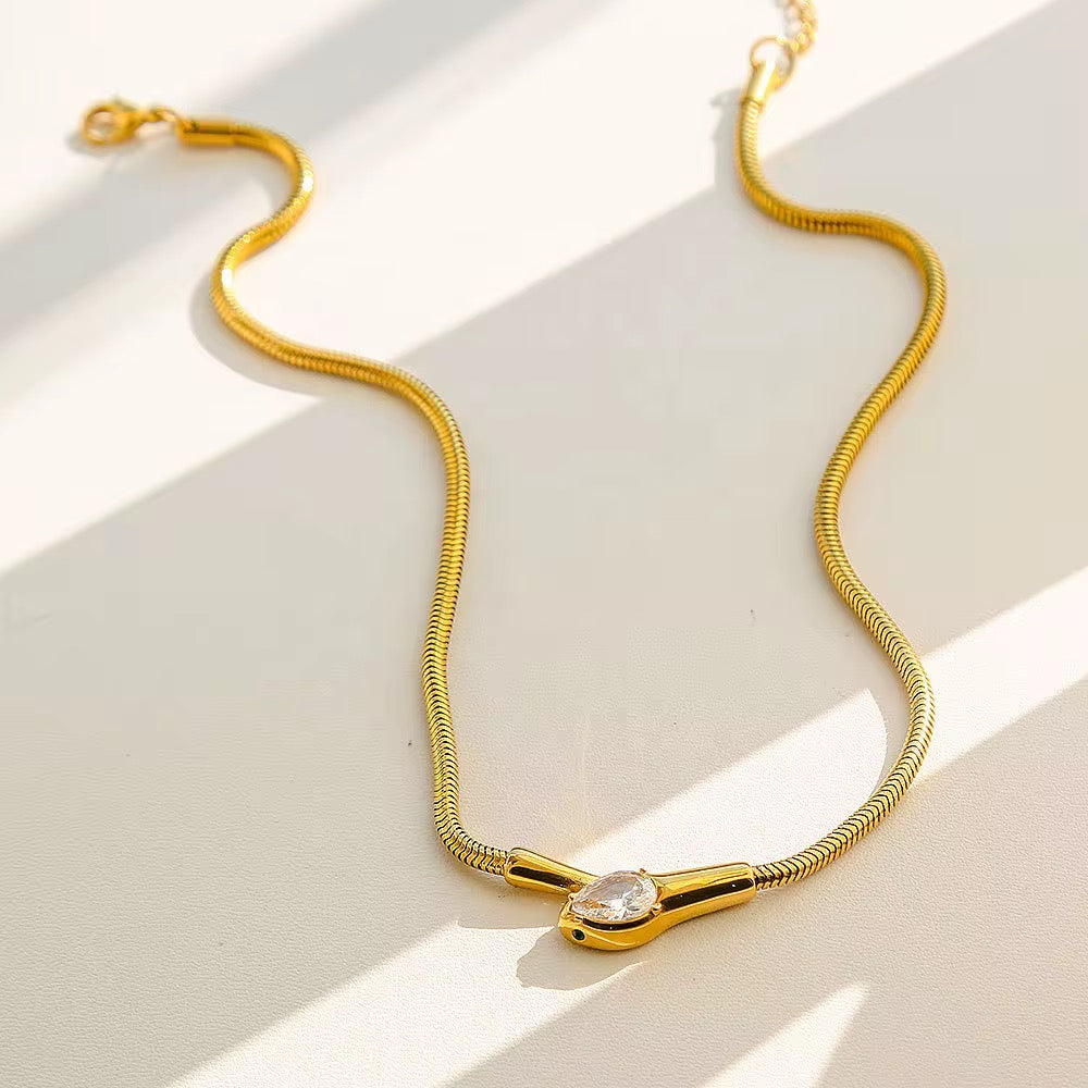 Glowe Necklace