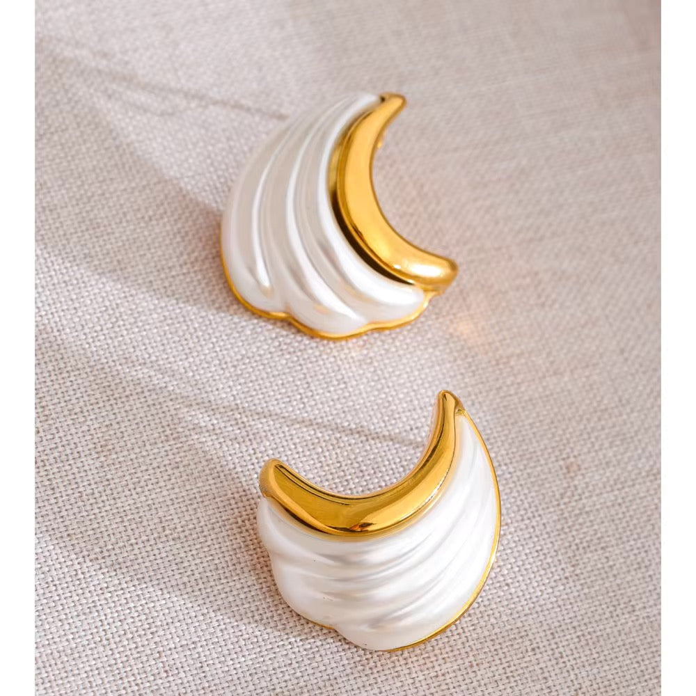 Sylvara Pearl Earrings