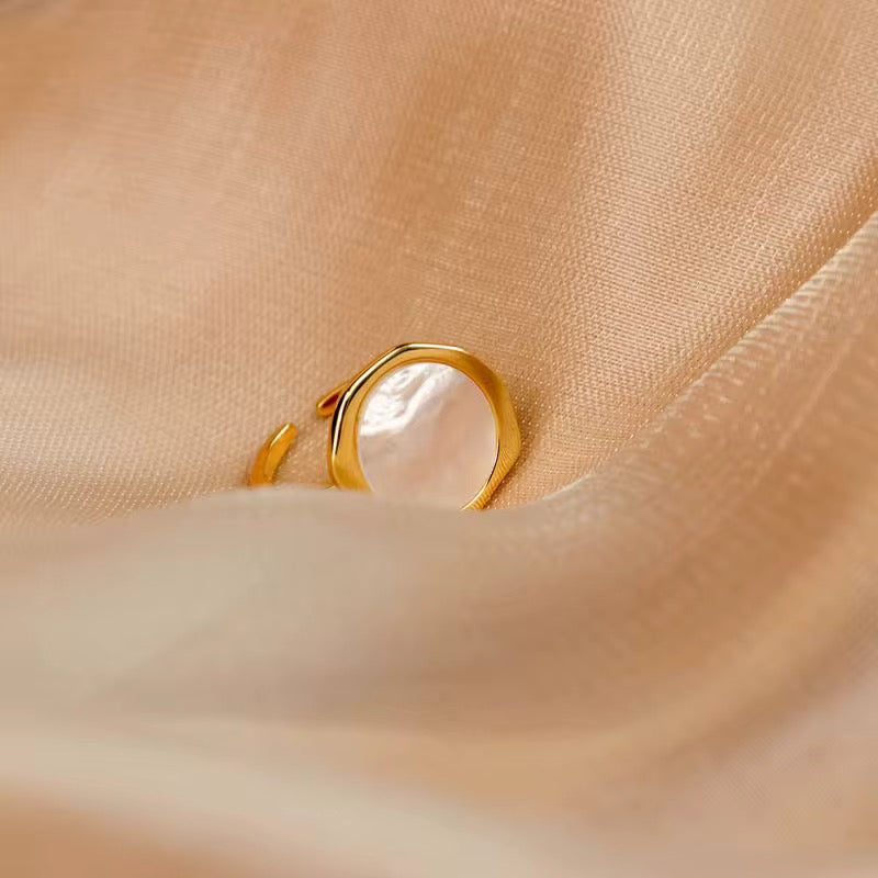 Rosa Shell Ring