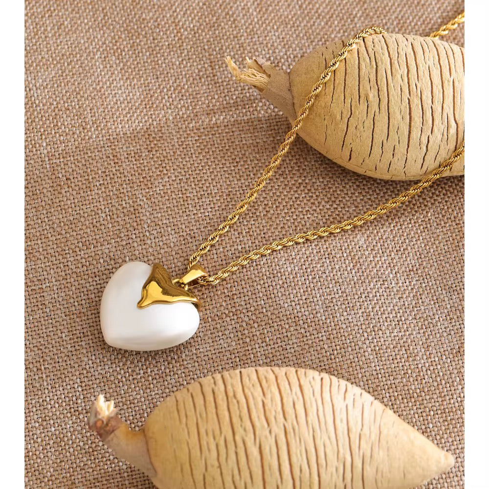 Noor Pearl Necklace