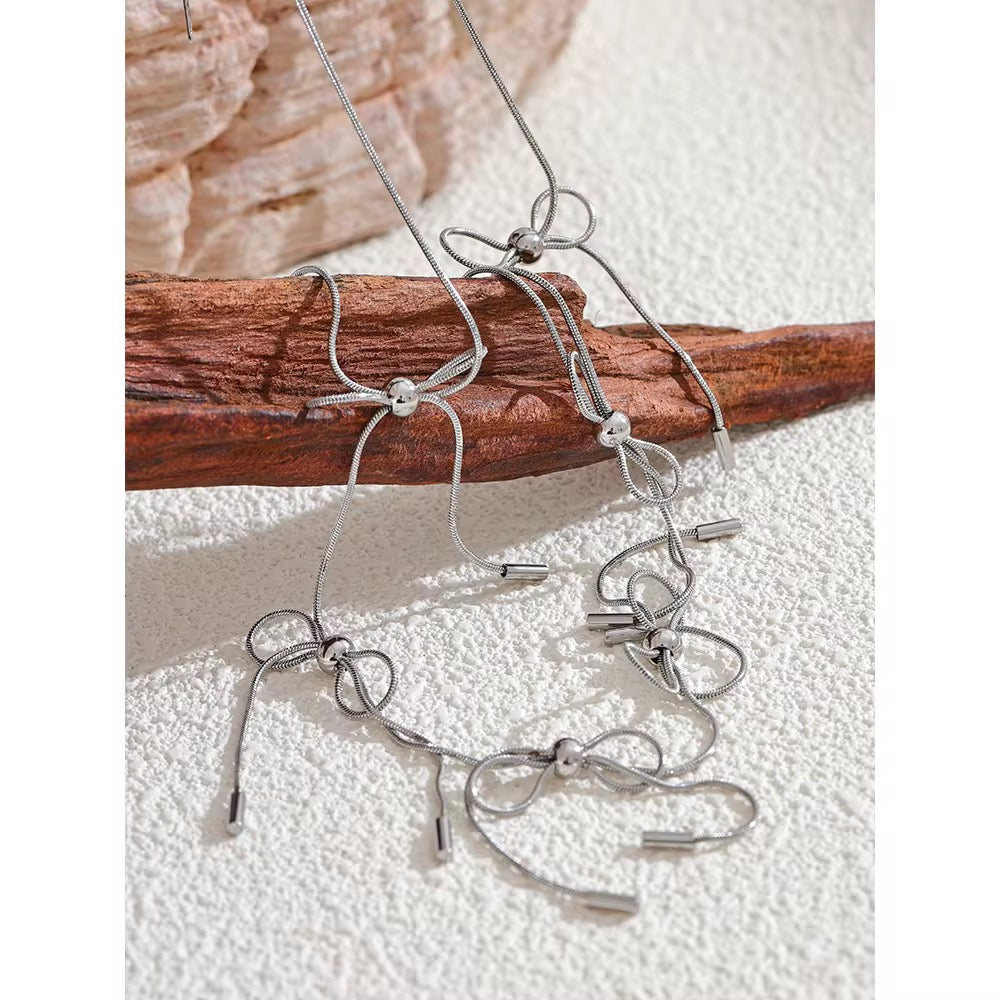 Knot me Necklace
