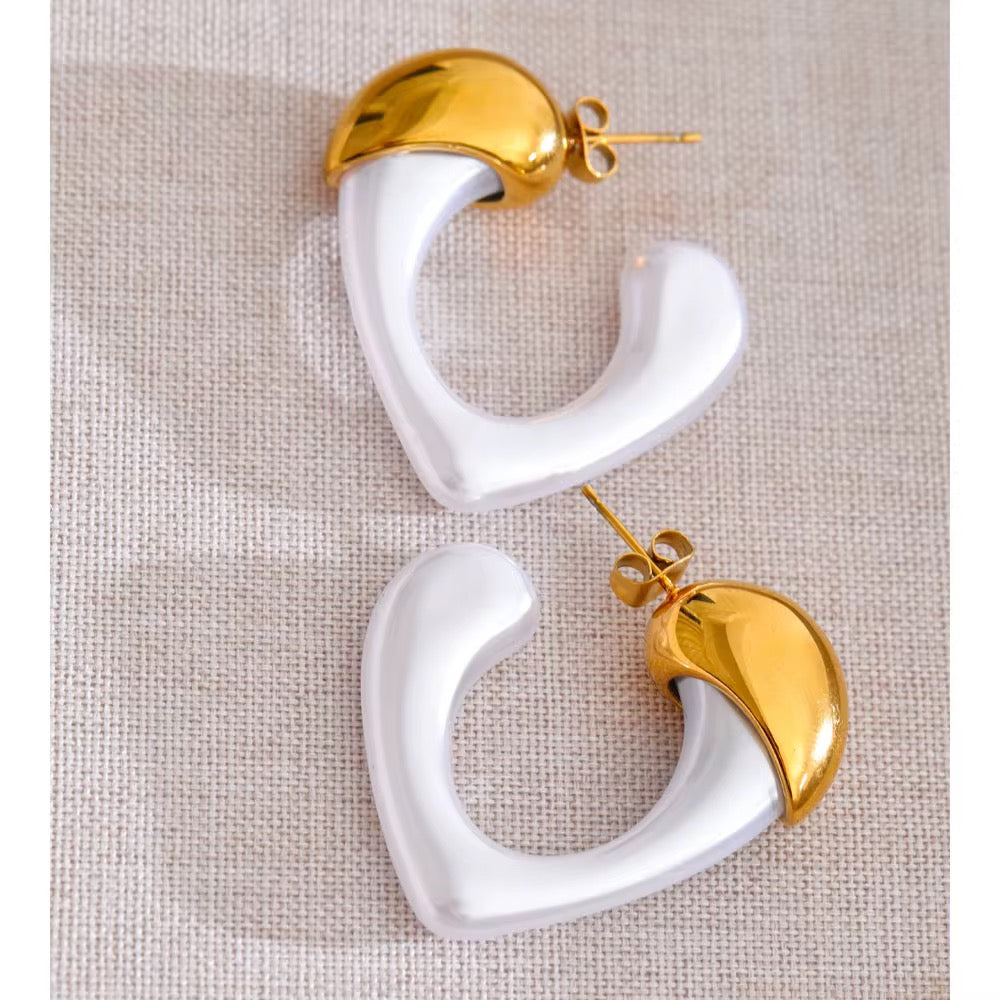 Amoura Pearl Necklace