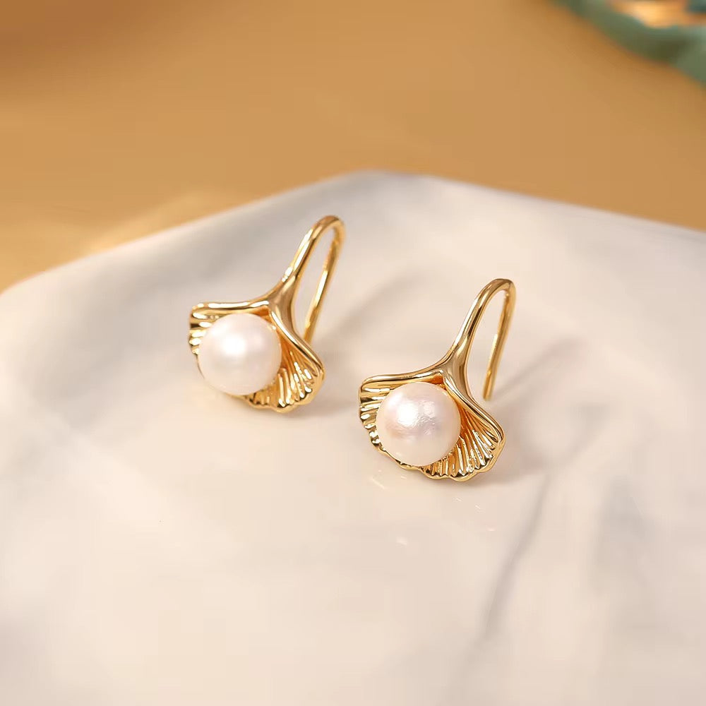 Opella Pearl Earrings