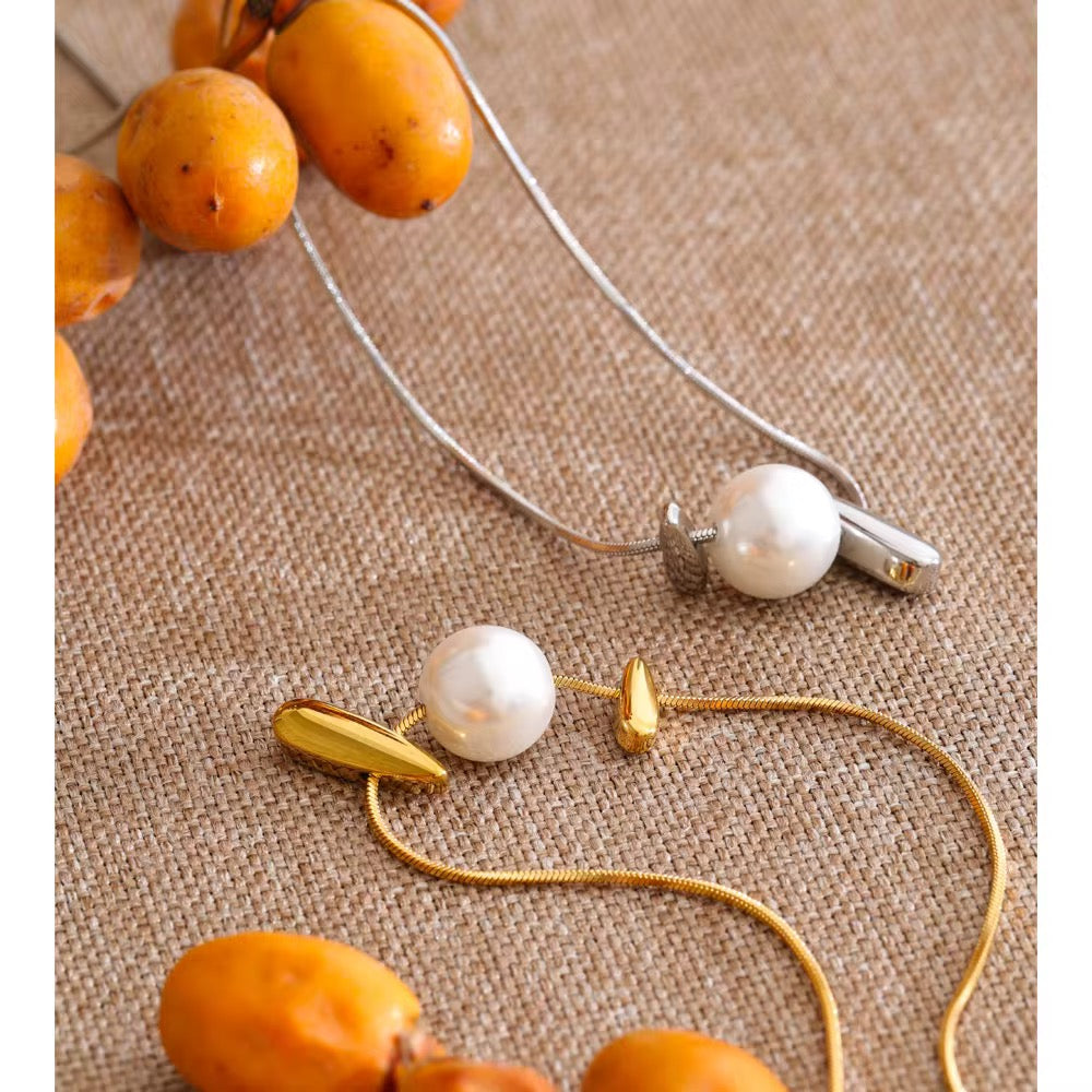 Vesper Pearl Necklace