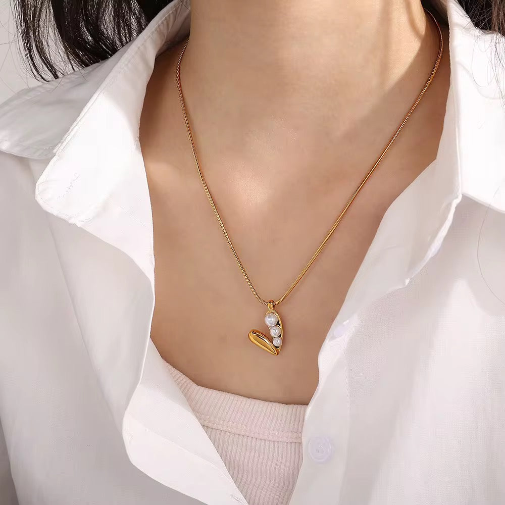 Raya Pearl Necklace