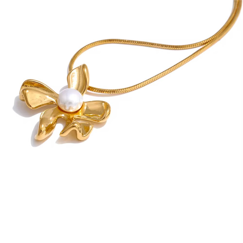 Alaya Pearl Necklace