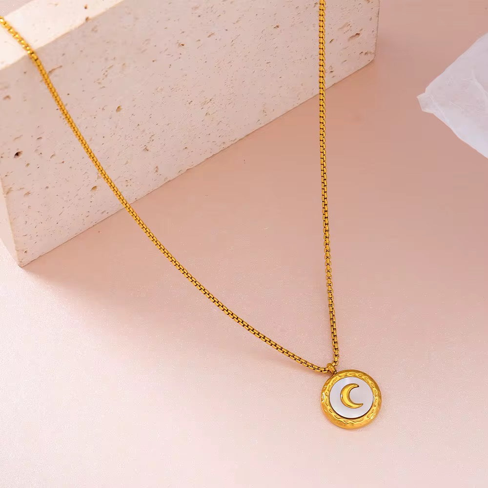 Luna Shell Necklace