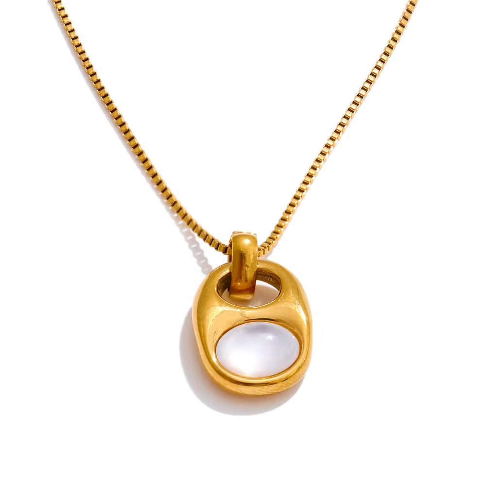 Opalyn Shell Necklace