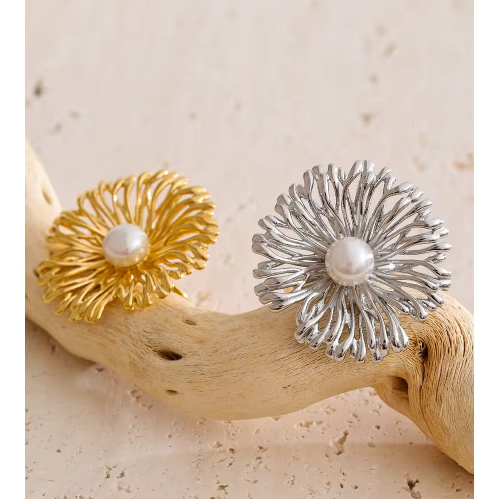 Coralie Pearl Earrings