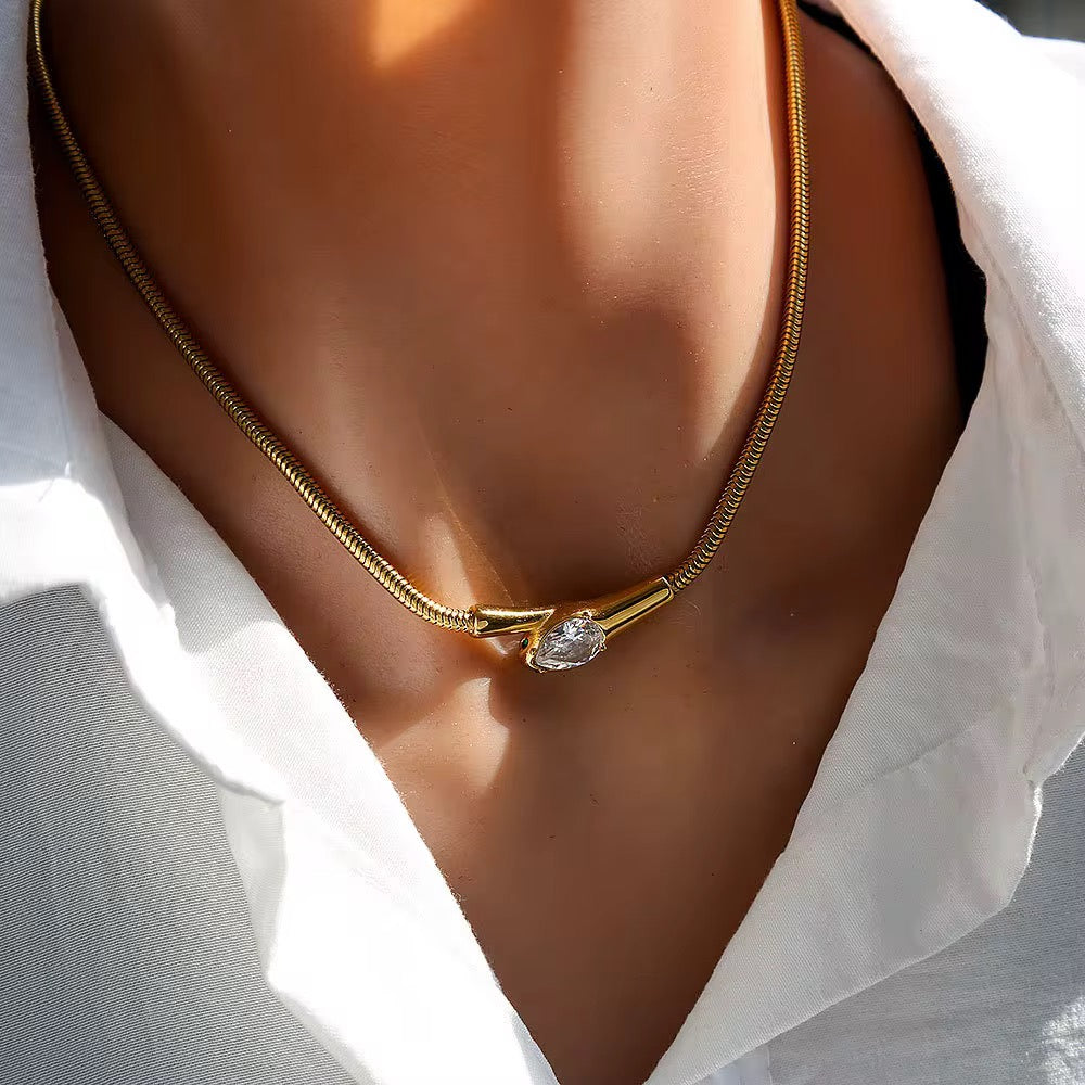 Glowe Necklace