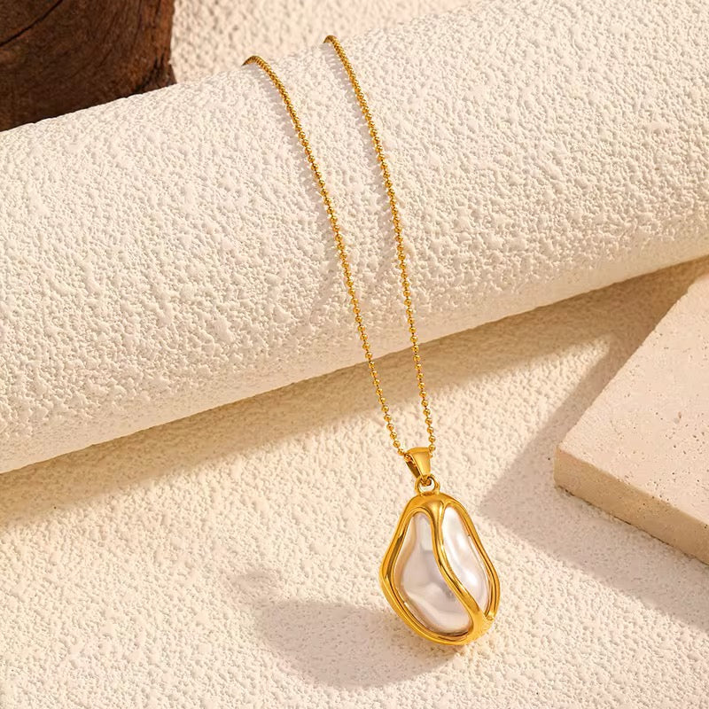 Arielle Pearl Necklace