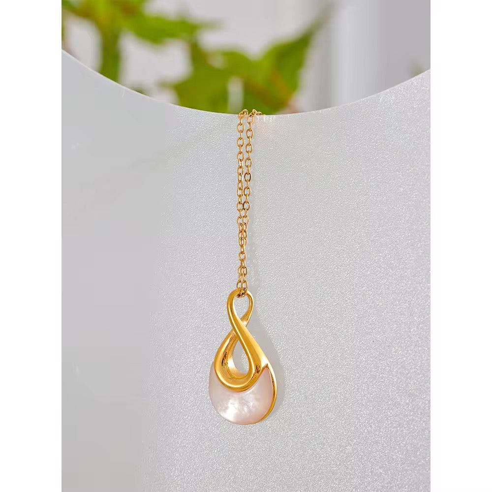 Zayana Shell Necklace