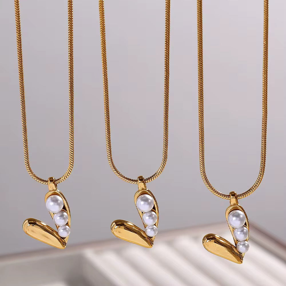 Raya Pearl Necklace