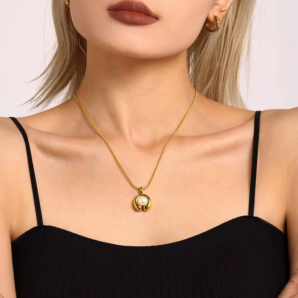 Vanya Pearl Necklace