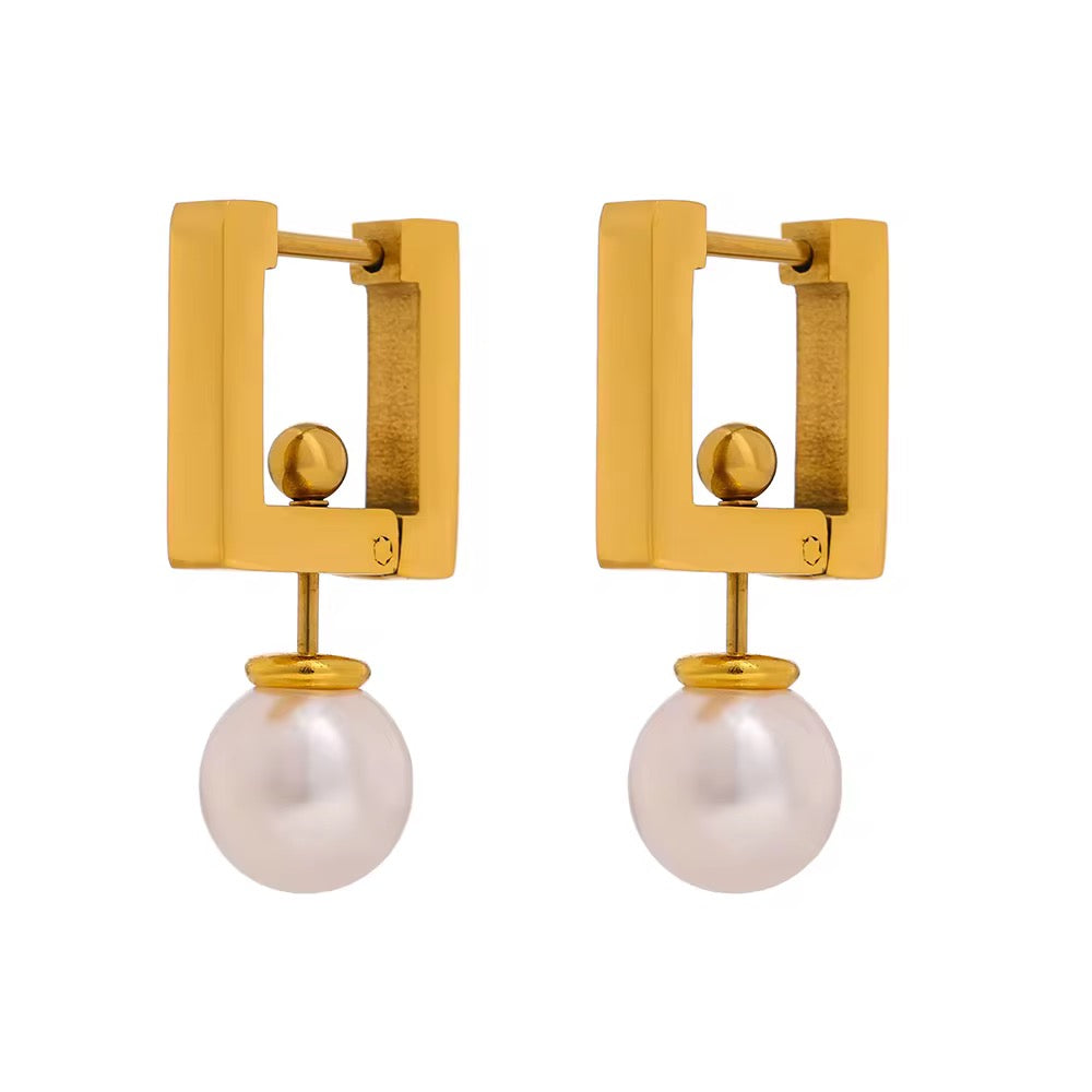 Maelis Pearl Earrings