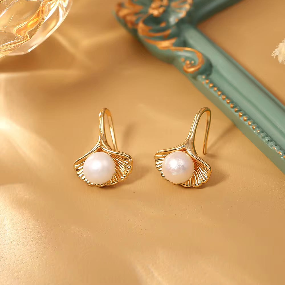 Opella Pearl Earrings