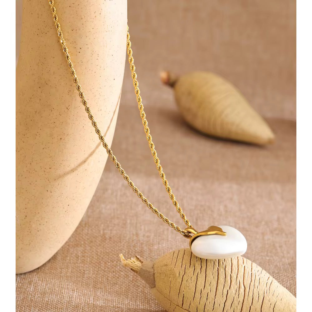 Noor Pearl Necklace