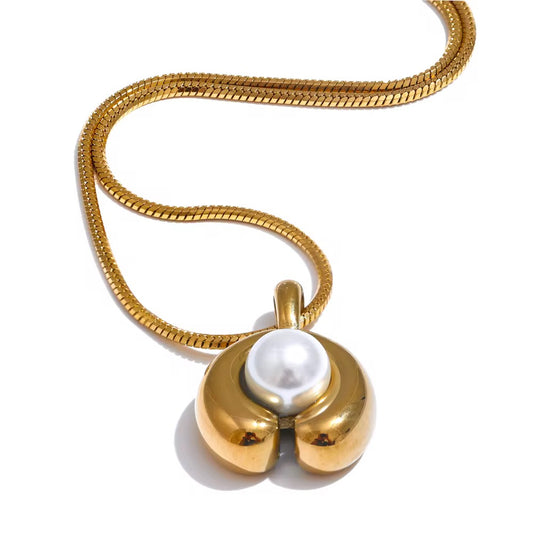 Vanya Pearl Necklace
