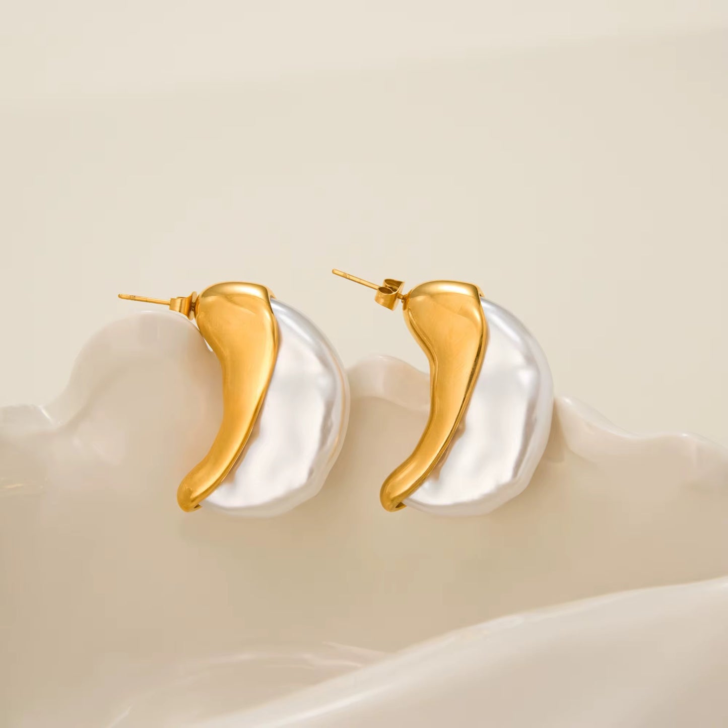 Samira Pearl Earrings