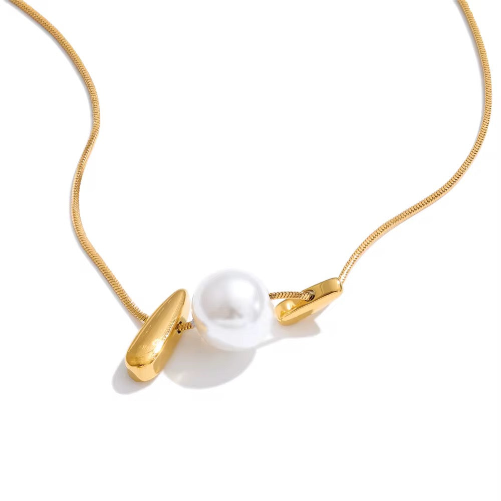 Vesper Pearl Necklace