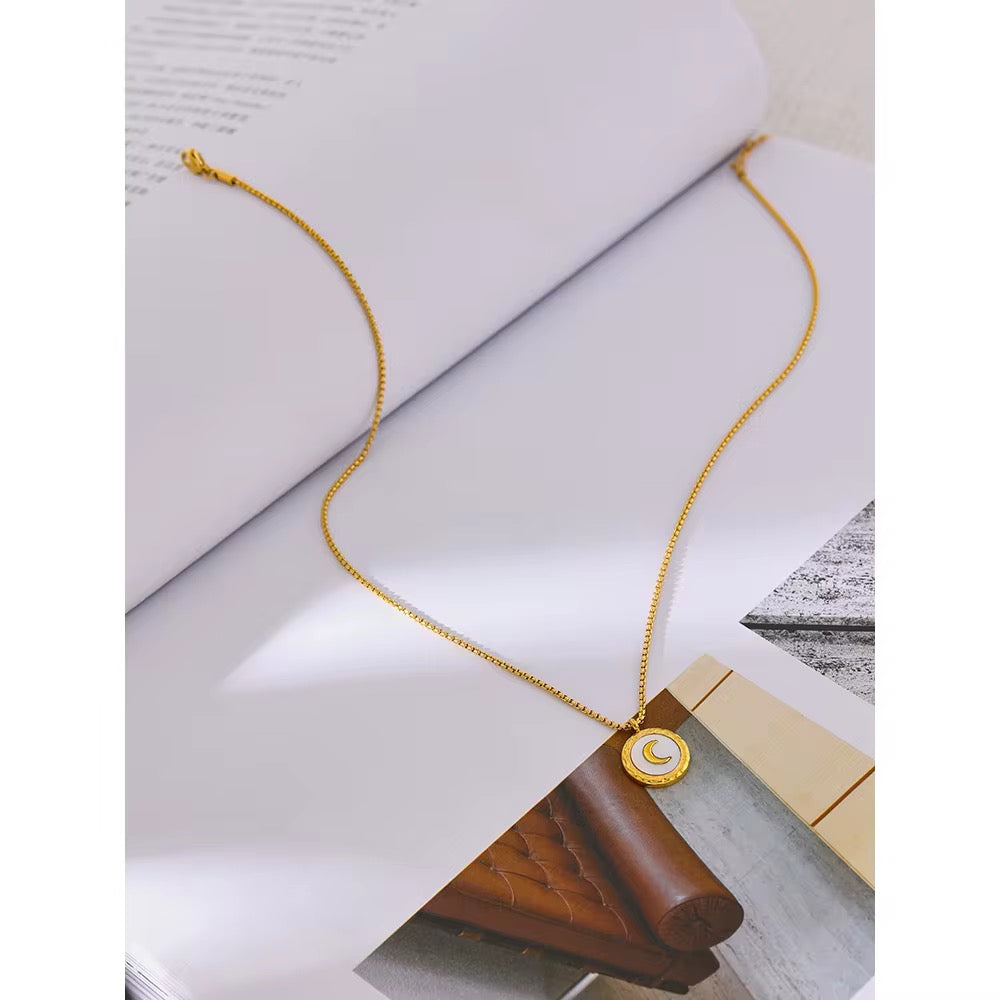Luna Shell Necklace