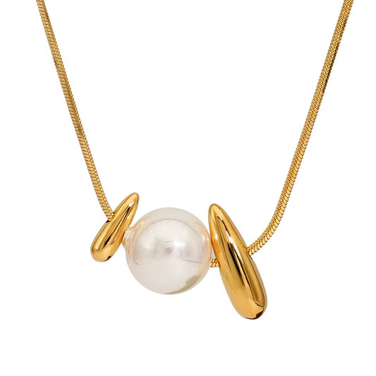 Vesper Pearl Necklace