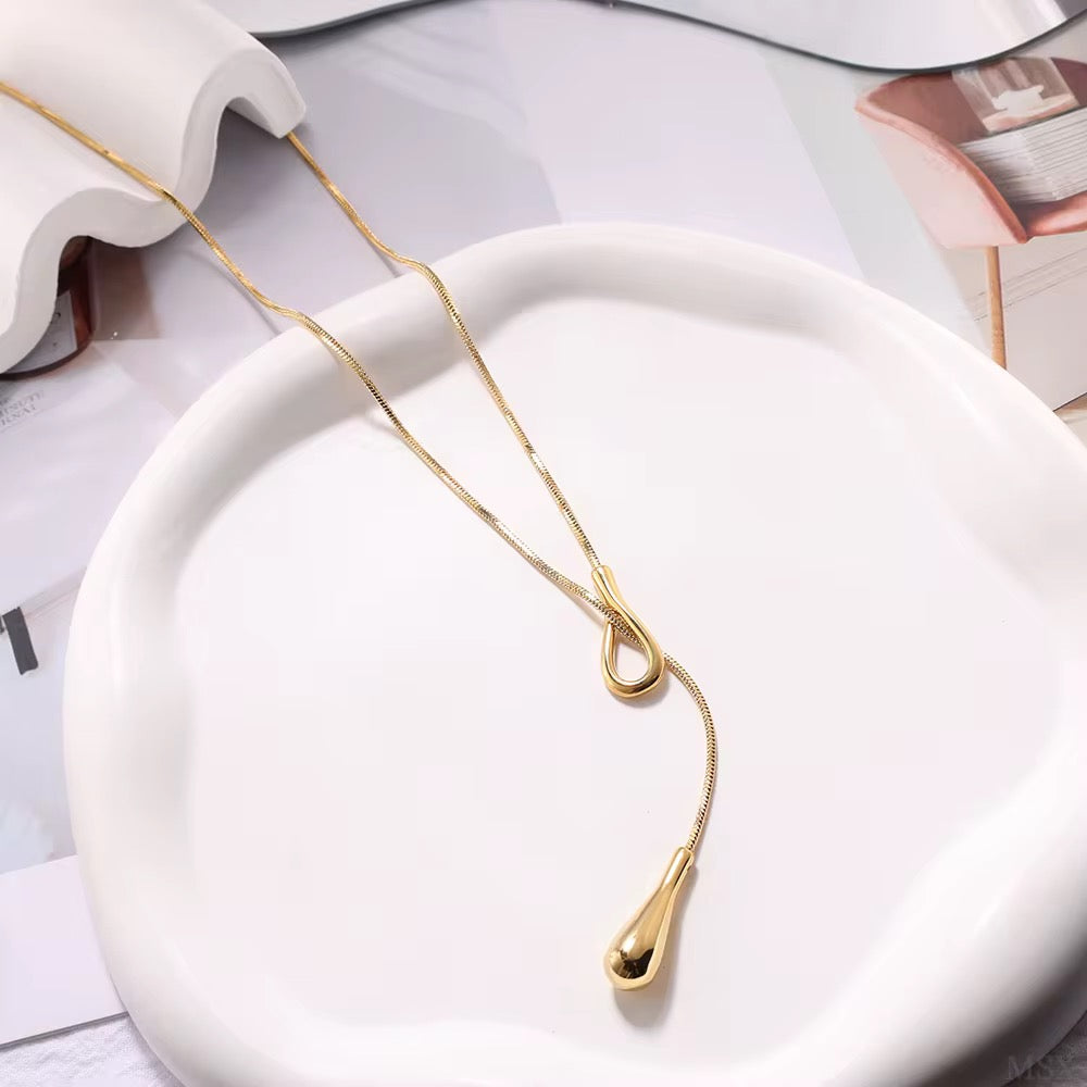 Aira Lariat Necklace