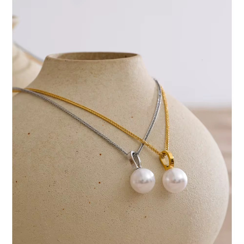 Isla Pearl Necklace