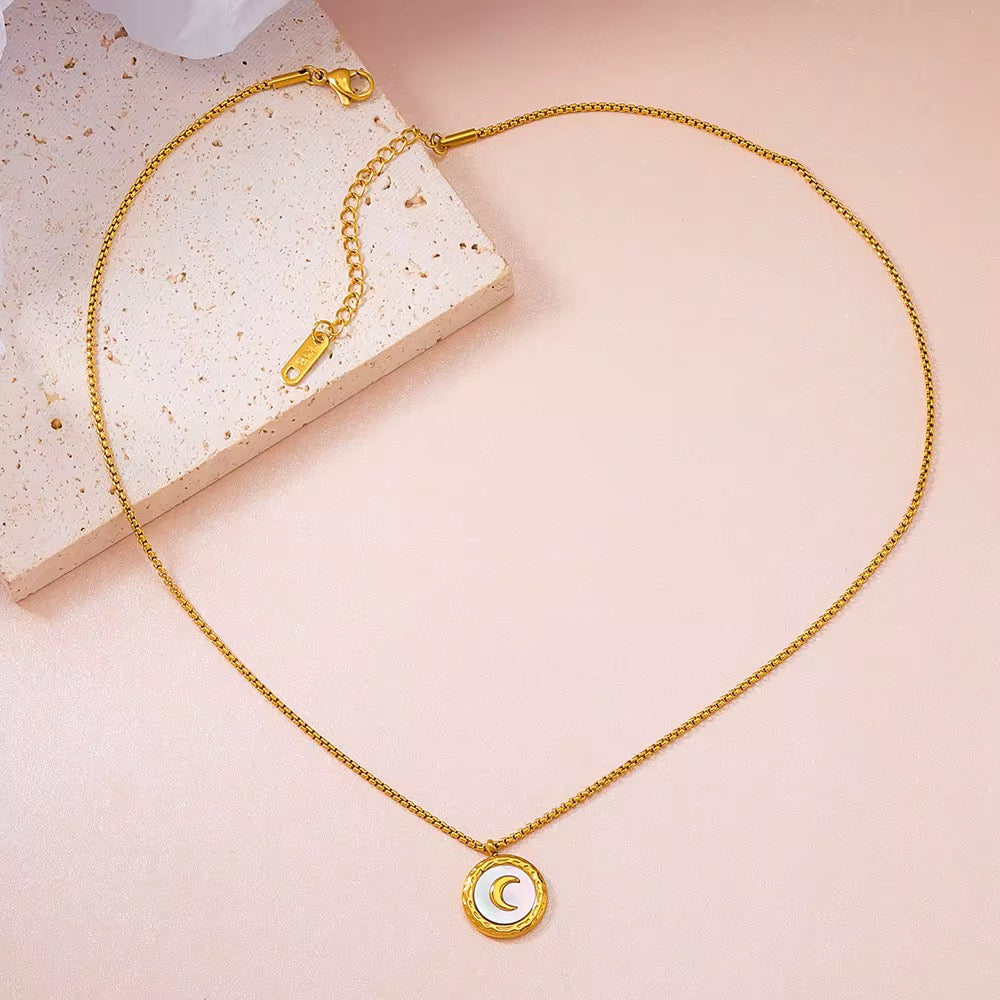 Luna Shell Necklace