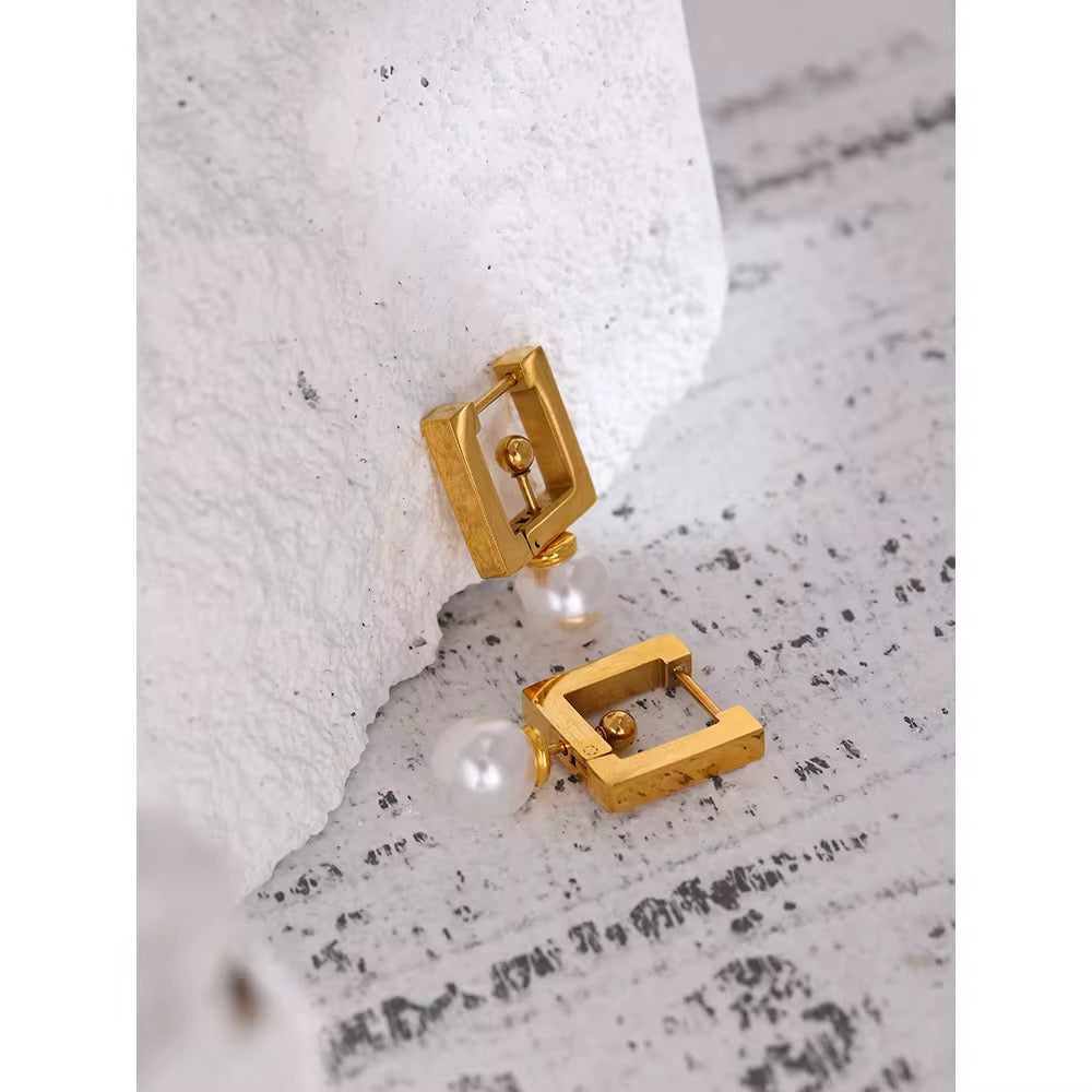 Maelis Pearl Earrings